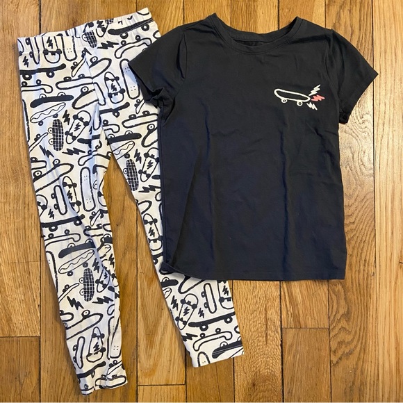 Girls Skateboard outfit with Tech Deck! (6/6x) - Picture 2 of 7